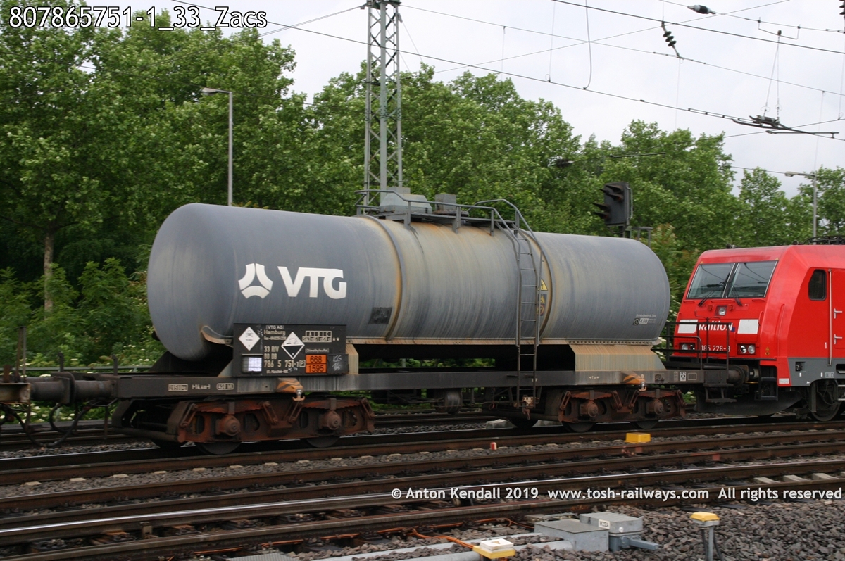 807865751-1_33_Zacs.jpg